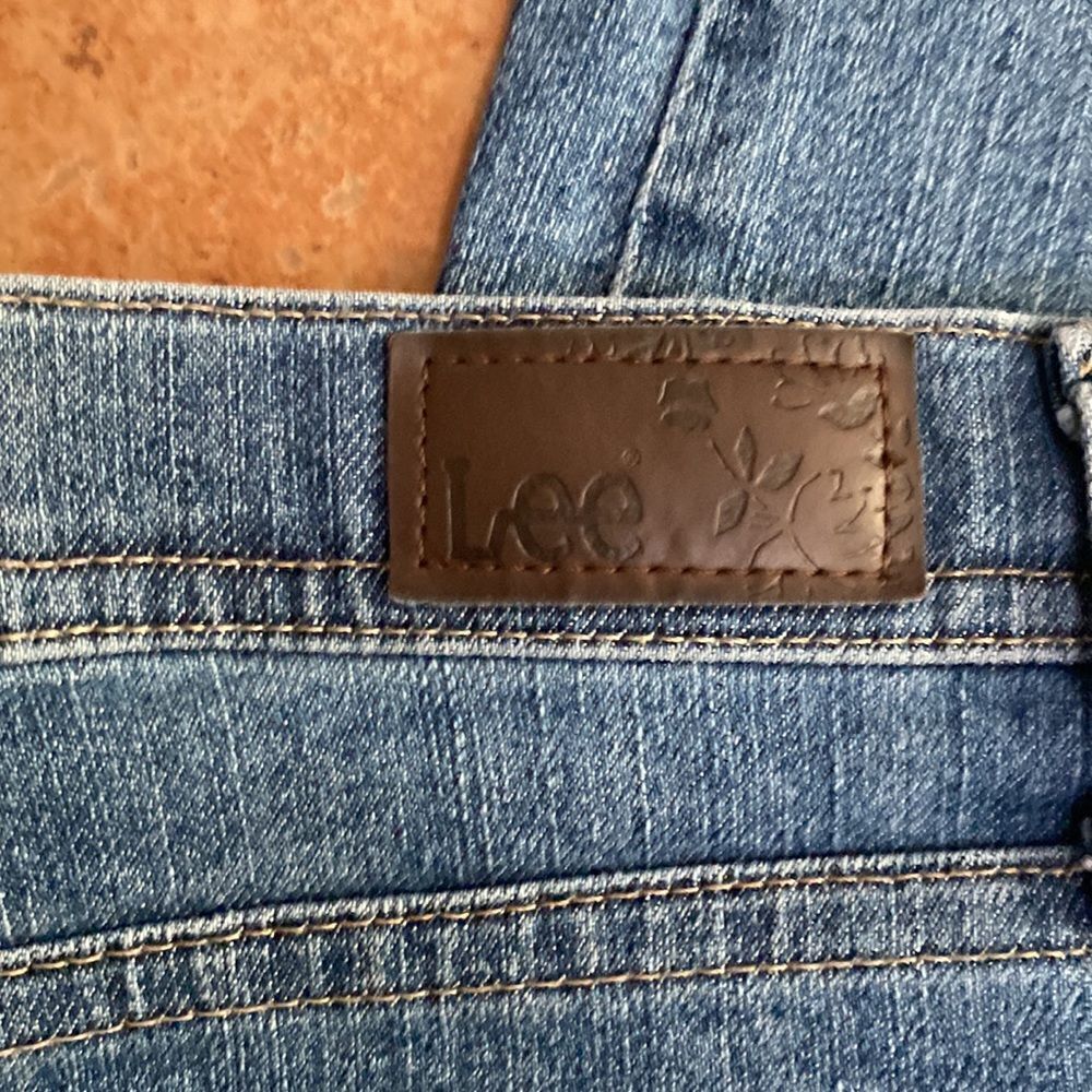 Lee Classic Fit   - Picture 4 of 4